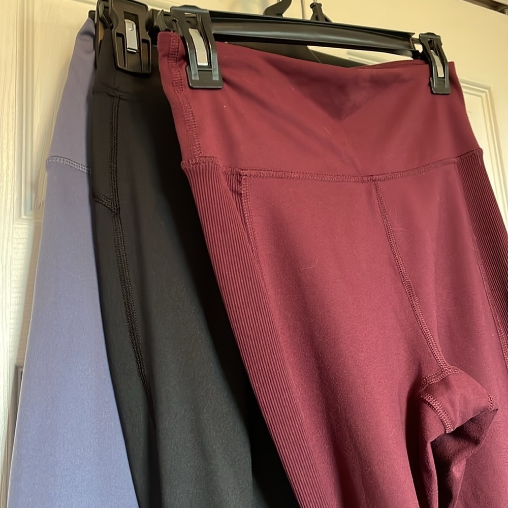 3 pr Women’s sz M yoga Leggings bundle Athletic compression ankle 22-25” inseam